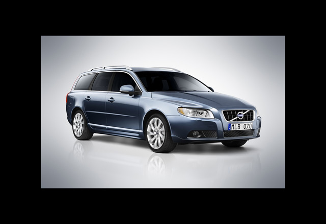 Комплектація модернізованих Volvo V70, XC70 і S80 поповнюється новітніми системами безпеки та інформаційно розважальною системою, на додачу до ефективніших двигунів