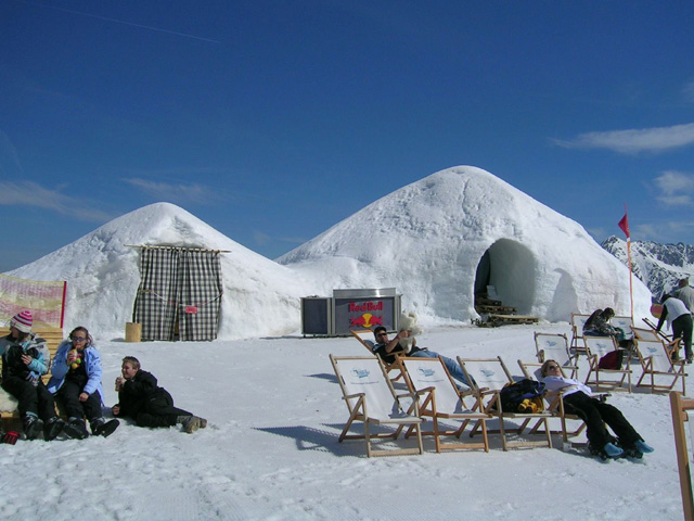 Найоригінальніший загальноєвропейський фестиваль «Volvo Snowbombing 2011»