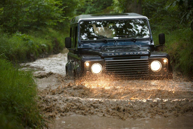 КУЛЬТОВИЙ LAND ROVER DEFENDER СТАЄ ДОСКОНАЛІШИМ 