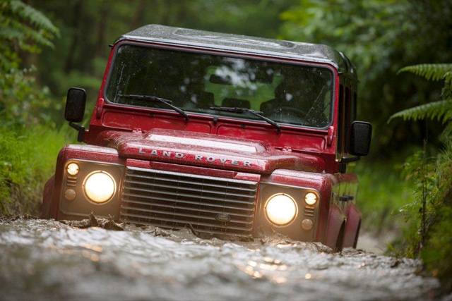 КУЛЬТОВИЙ LAND ROVER DEFENDER СТАЄ ДОСКОНАЛІШИМ 