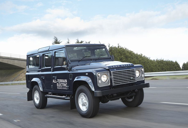 Land Rover представляє новий тестовий автомобіль Electric Defender на Женевському автосалоні