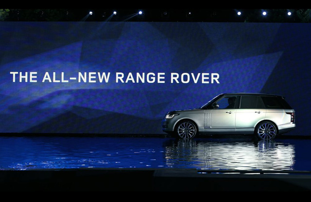 У КОРОЛІВСЬКІЙ ШКОЛІ БАЛЕТУ В РІЧМОНД ПАРКУ ПРЕДСТАВЛЕНО НОВИЙ RANGE ROVER 