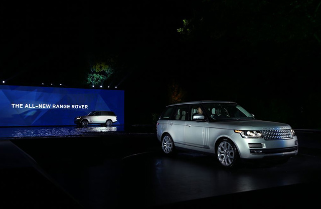 У КОРОЛІВСЬКІЙ ШКОЛІ БАЛЕТУ В РІЧМОНД ПАРКУ ПРЕДСТАВЛЕНО НОВИЙ RANGE ROVER 