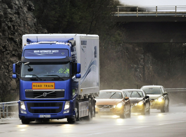 Volvo Car Corporation бере участь в успішному випробуванні системи пересування автомобілів в колоні – проект SARTRE переходить у завершальну стадію