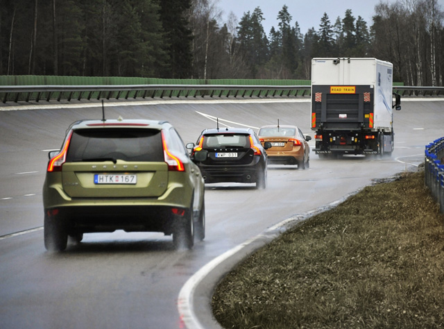 Volvo Car Corporation бере участь в успішному випробуванні системи пересування автомобілів в колоні – проект SARTRE переходить у завершальну стадію