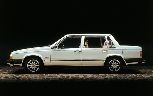 Volvo 760 святкує тридцятиріччя: автомобіль, що врятував Volvo Car Corporation